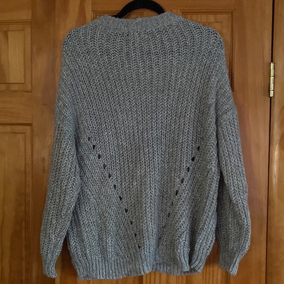 American Eagle Soft Grey Sweater Size Medium - Picture 4 of 4